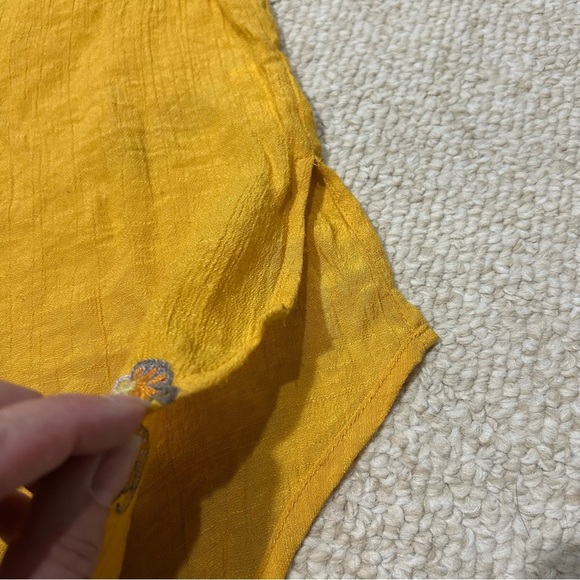 Fig and Flower Mustard Yellow Collard Embroidered floral button up Size Medium - Picture 11 of 14